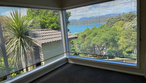 Spacious, sunny, secure two double bedroom flat - Photo 1