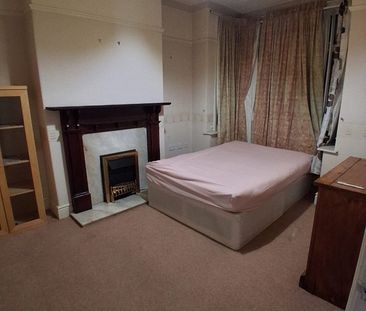 3 Bed Terraced House, Haddon St, M6 - Photo 2