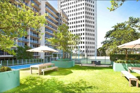 Supersized Sanctuary in the Sensational St Kilda Road Precinct! - Photo 3