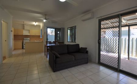 MOVE STRAIGHT IN! - Renovated 1x1 + Extras - Photo 3