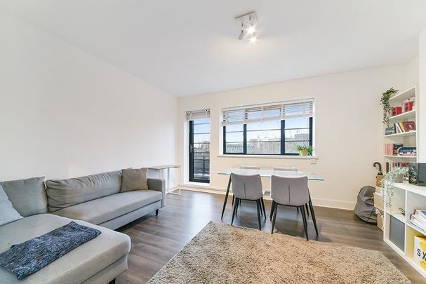 3 bedroom apartment to rent - Photo 1