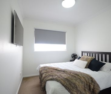 Immaculate 2 Bedroom Apartment - Photo 4