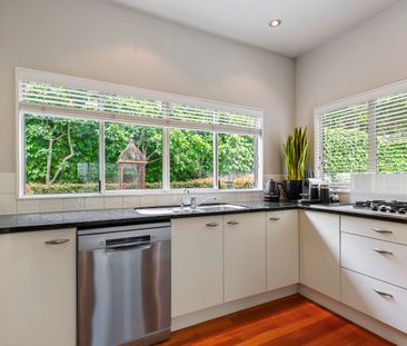 Executive Family Living - Photo 5