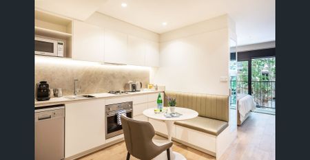 Fully Furnished, All Bills Included. Stay 6 to 12 mths. Near New Studios. - Photo 4