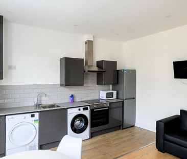 3 bedroom flat to rent - Photo 5