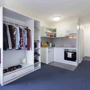 Studio with Kitchenette - Photo 2