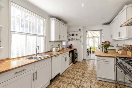 5 bedroom end of terrace house to rent - Photo 5