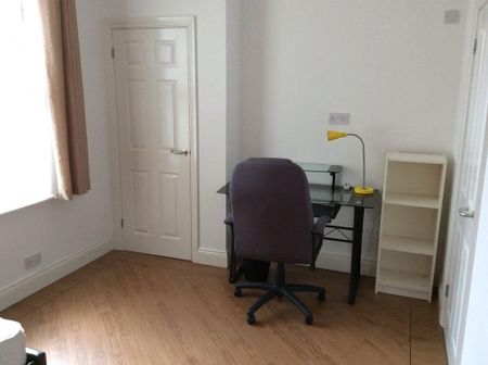 5 bedroom terraced house to rent - Photo 3