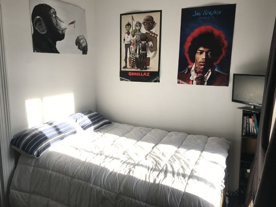 2026 – Spacious Six-Bedroom Home in Prime Location Near the University. - Photo 1