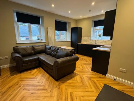3 bedroom flat to rent - Photo 2