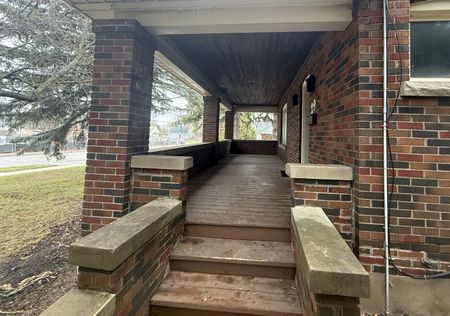 For Lease - 29 Bolton Avenue, Newmarket, Ontario - Photo 2