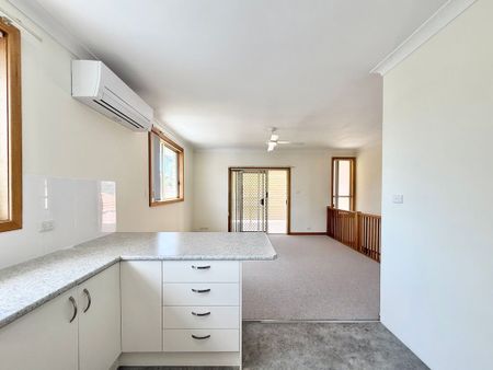 208 Parkway Avenue, Hamilton South - Photo 4