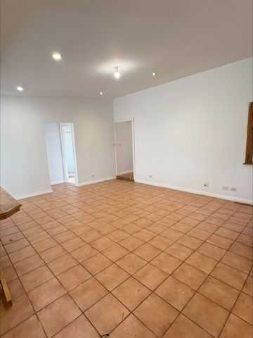 Space, access, and comfort! - Photo 2