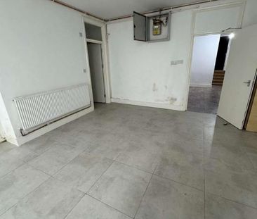 Flat Basement, Ilford Lane, Ilford, IG1 - Photo 4
