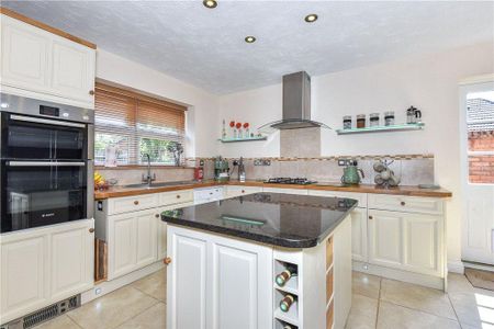 4 bedroom detached house to rent - Photo 4