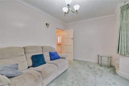 4 bedroom semi-detached house to rent - Photo 4