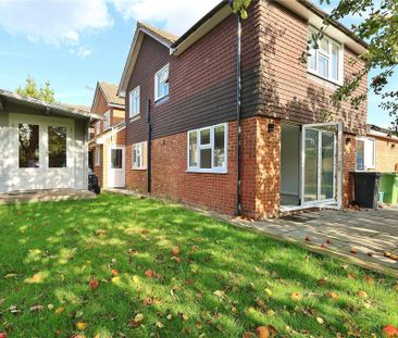 4 bedroom link detached house to rent - Photo 1