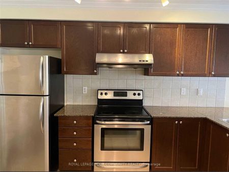 For Lease - 119 Amulet Crescent, Richmond Hill, Ontario - Photo 2