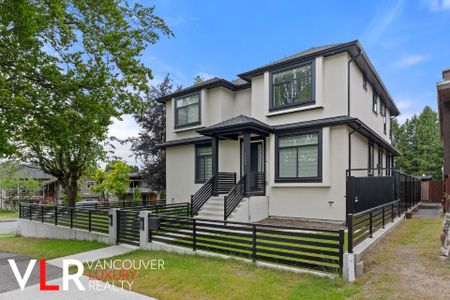 Duplex in Vancouver East Side, BC - Photo 3