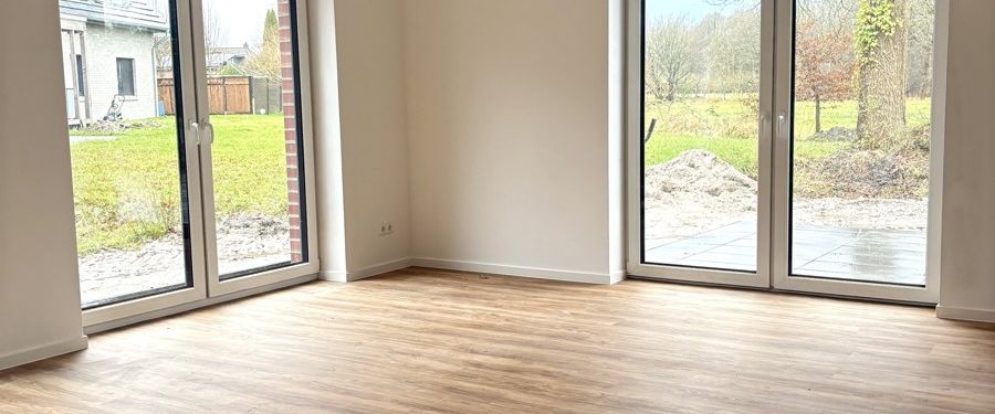 Neubau und Erstbezug: Moderne Doppelhaushälfte in Rastede umgeben von Grün - Photo 1