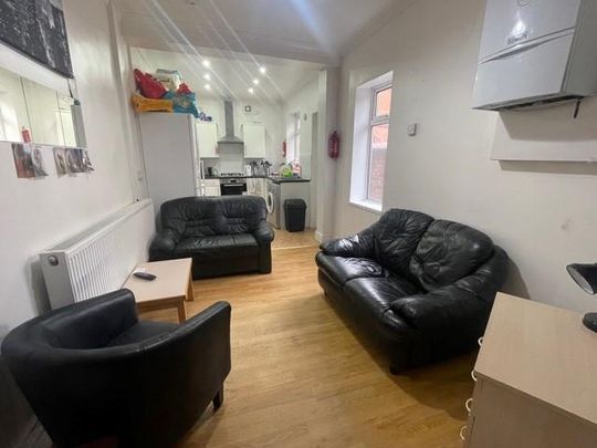 6 bedroom private hall to rent - Photo 1