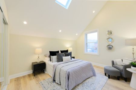 For Lease - 6 Luttrell Avenue Unit# 2nd Floor, Toronto, Ontario - Photo 5