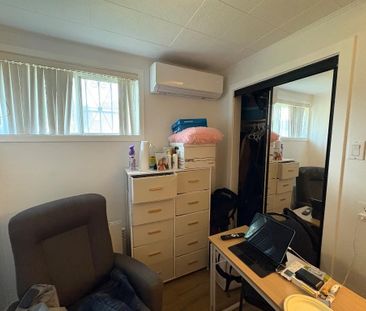 Chambre rénovée, avec lavabo et toilette, à Louer - Photo 1