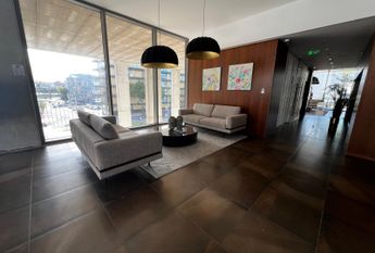 Apartamento T1 mobilado e equipado na zona do Cais da Fonte Nova (centro de Aveiro) .