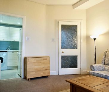 1 Bed Flat, Iona Street, EH6 - Photo 2