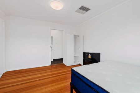 Single Room Ensuite - Photo 3