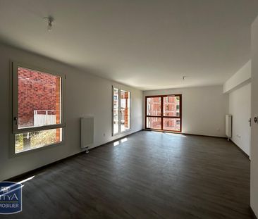 Location Appartement 4 pièces 87m² LILLE 59000 - Photo 2