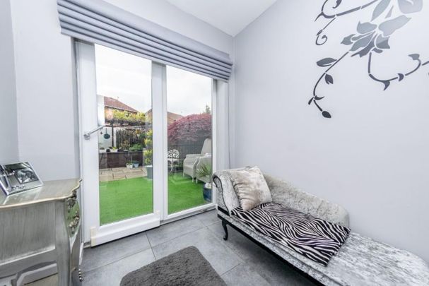 3 Bed Detached House, Clayton Way, LS10 - Photo 1
