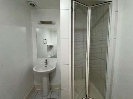 Single Bedsit - Photo 5