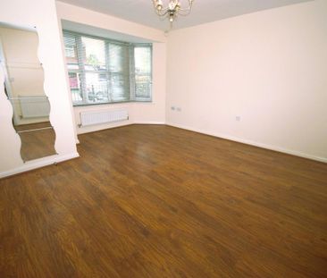 4 bedroom end of terrace house to rent - Photo 1