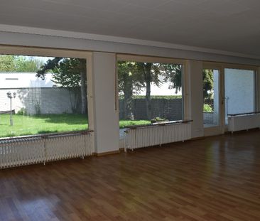 Einfamilienhaus mit traumhaften Garten zu vermieten - Foto 2