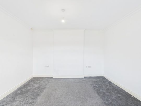 3 Bedroom Mid Terraced House - Photo 1