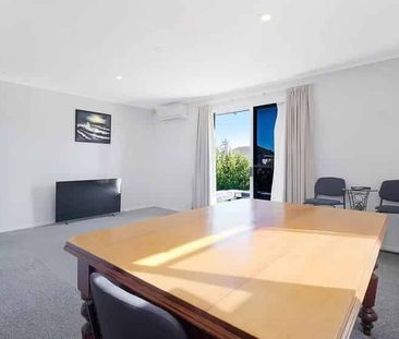 Spacious Three-Bedroom Home with Large Sunny Garden - Photo 2