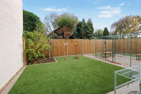 3 bedroom semi-detached house to rent - Photo 4