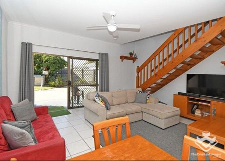 Furnished 2 Bedroom Townhouse On Esplanade - Photo 2