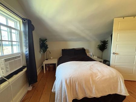 $3,499 / 5 br / 2 ba / 6899 Forestell rd - Photo 4