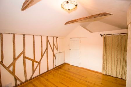 4 bedroom property with seperate annexe to let in Clare, Suffolk – ideal office/workspace - Photo 2