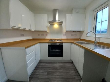 2 bedroom terraced house to rent - Photo 3