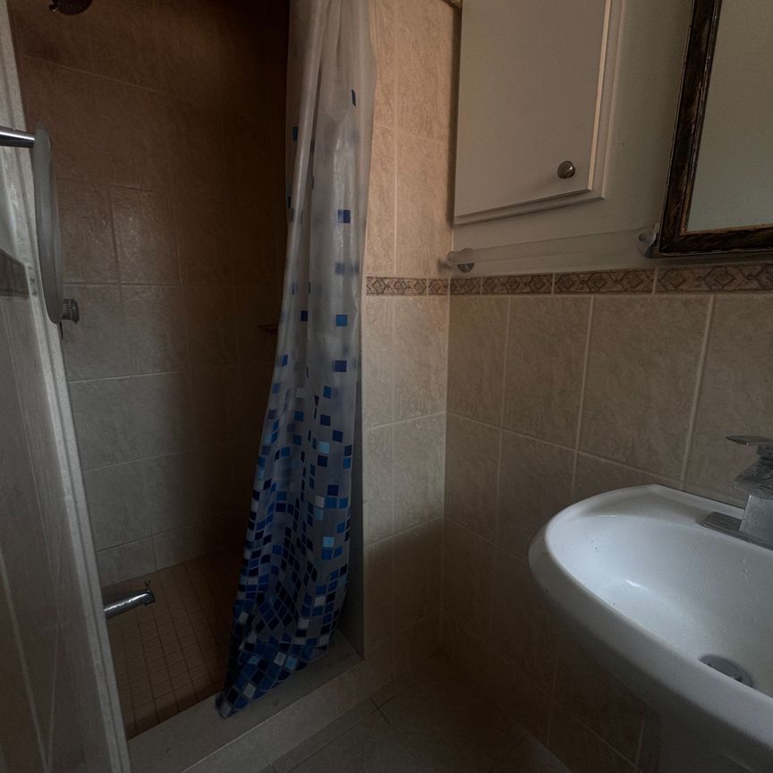 For Lease - 33 Harrington Crescent, Toronto, Ontario - Photo 1