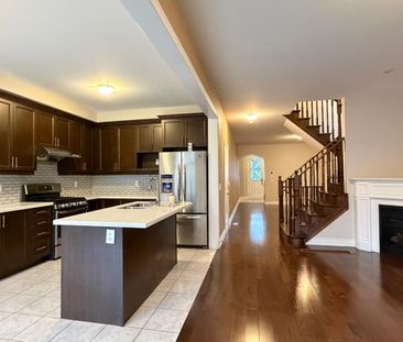 For Lease - 12 Goodsway Trail, Brampton, Ontario - Photo 2