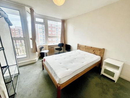 3 bedroom flat to rent - Photo 2