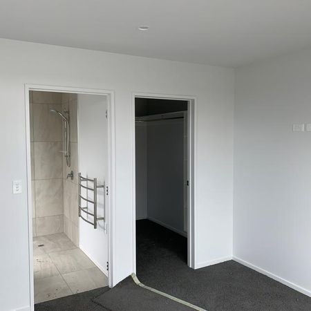 Three Bedroom Property - Photo 2