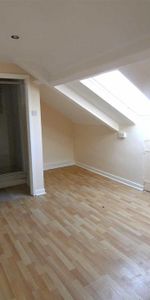 3 bedroom flat to rent - Photo 4