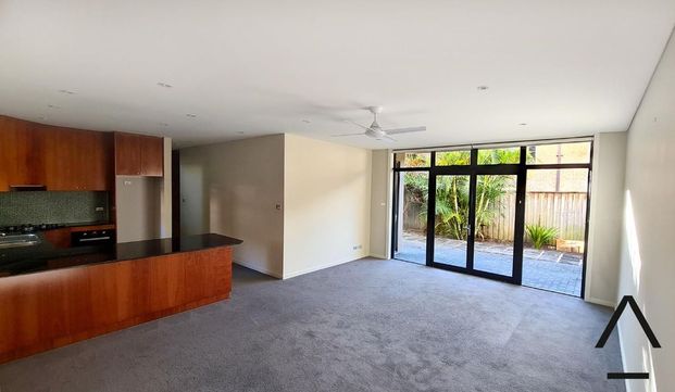 Executive Living - Sensational Townhouse - Photo 1