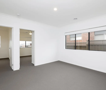11 Duloe Rise, Melton South VIC 3338 - House For Rent | Domain - Photo 3