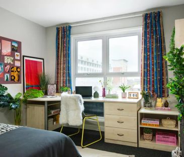 Extra Large Standard Double Ensuite: Three Bed Flat - Photo 6